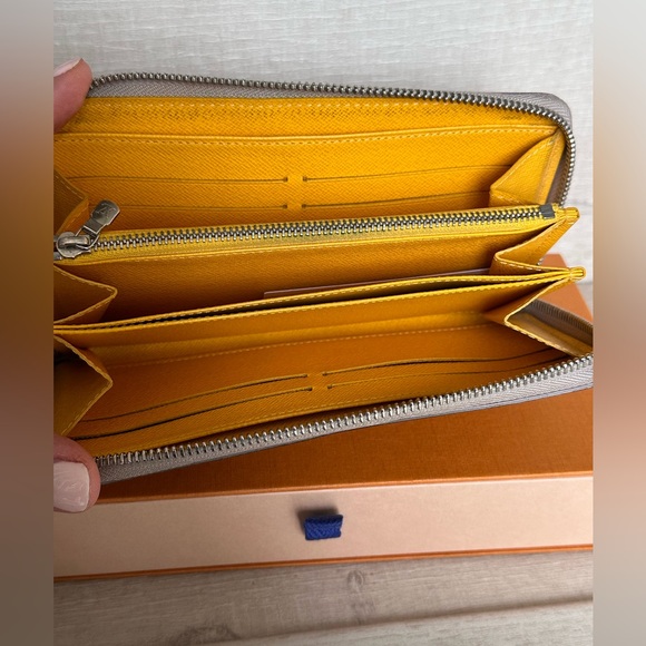 Louis Vuitton Zippy Epi Wallet Comes with LV Box - Picture 6 of 16